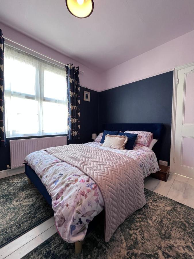 Brecon Town 3 Bedroom House Sleeps 6 Central Location ภายนอก รูปภาพ