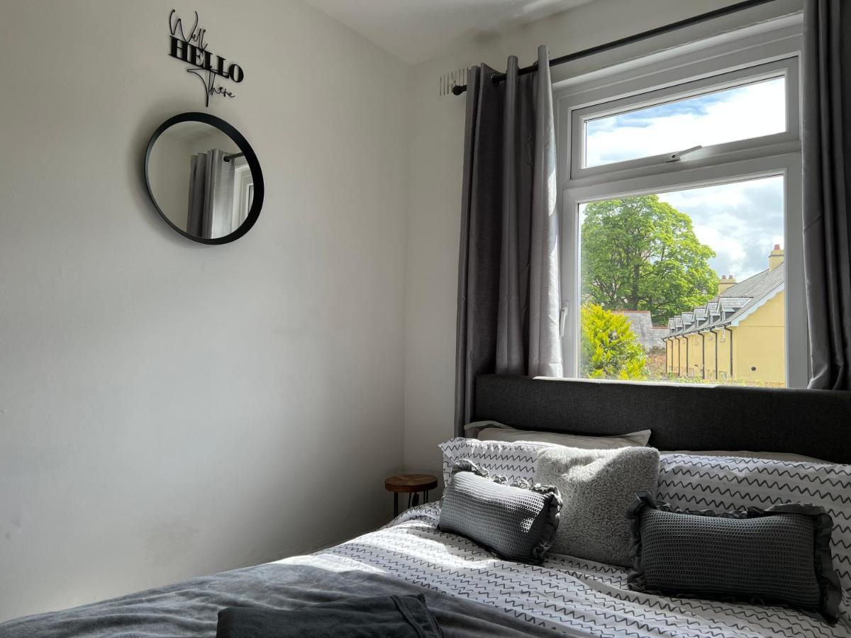 Brecon Town 3 Bedroom House Sleeps 6 Central Location ภายนอก รูปภาพ